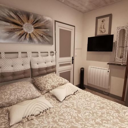 Gite De Charme Dans Un Cadre Calme Et Reposant Chatellerault Room photo