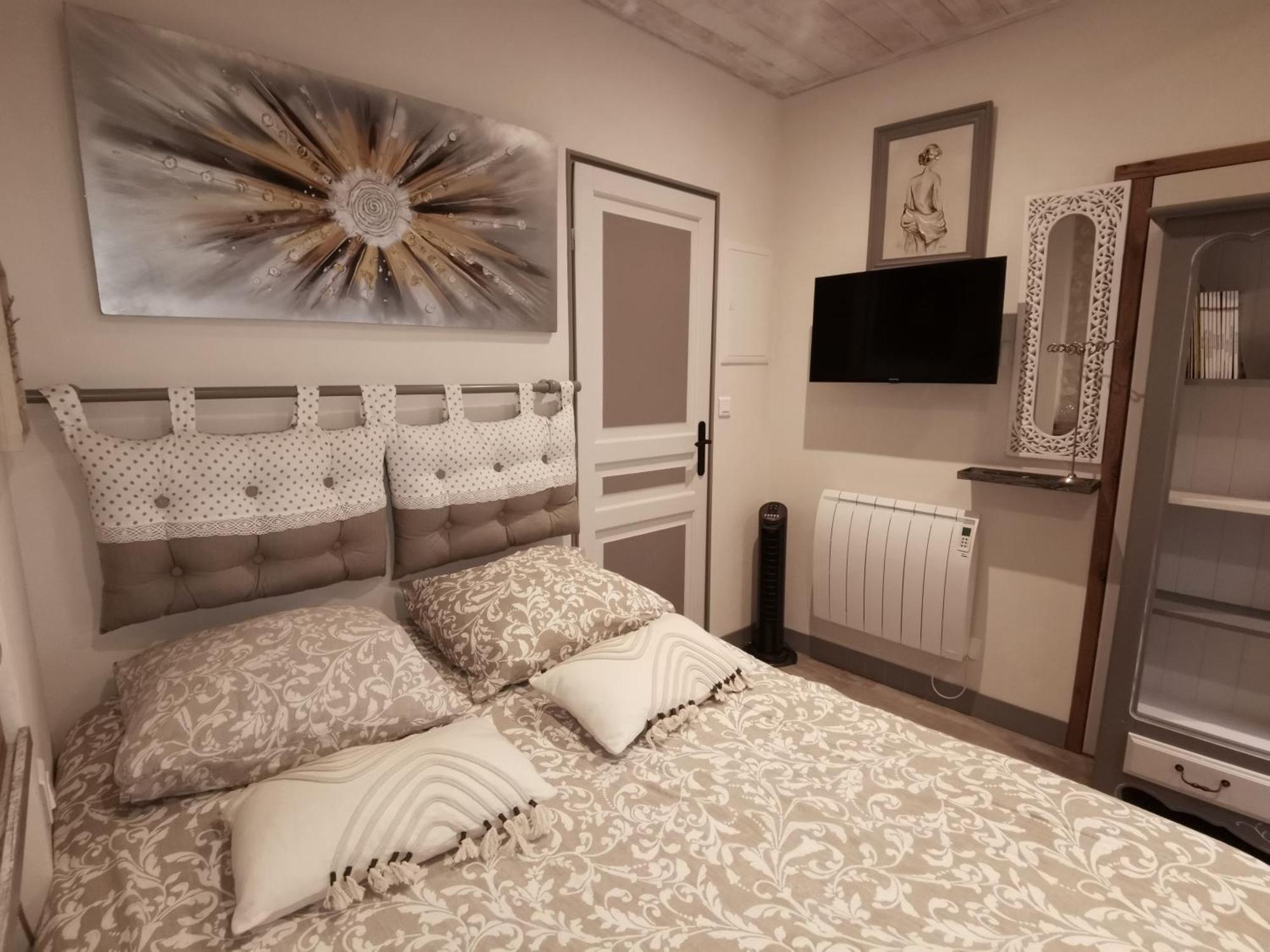 Gite De Charme Dans Un Cadre Calme Et Reposant Chatellerault Room photo